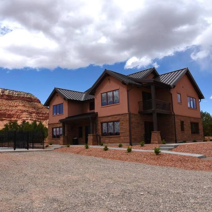 Beautiful Group Lodge With Private Pool In Kanab, Ut Exterior photo