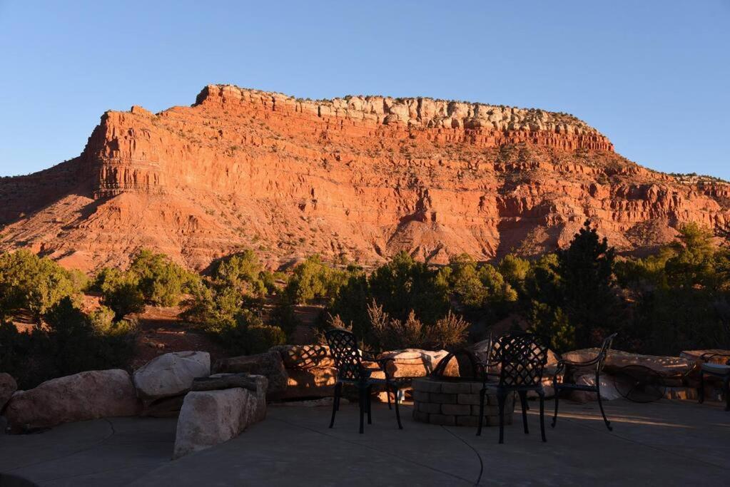 Beautiful Group Lodge With Private Pool In Kanab, Ut Exterior photo