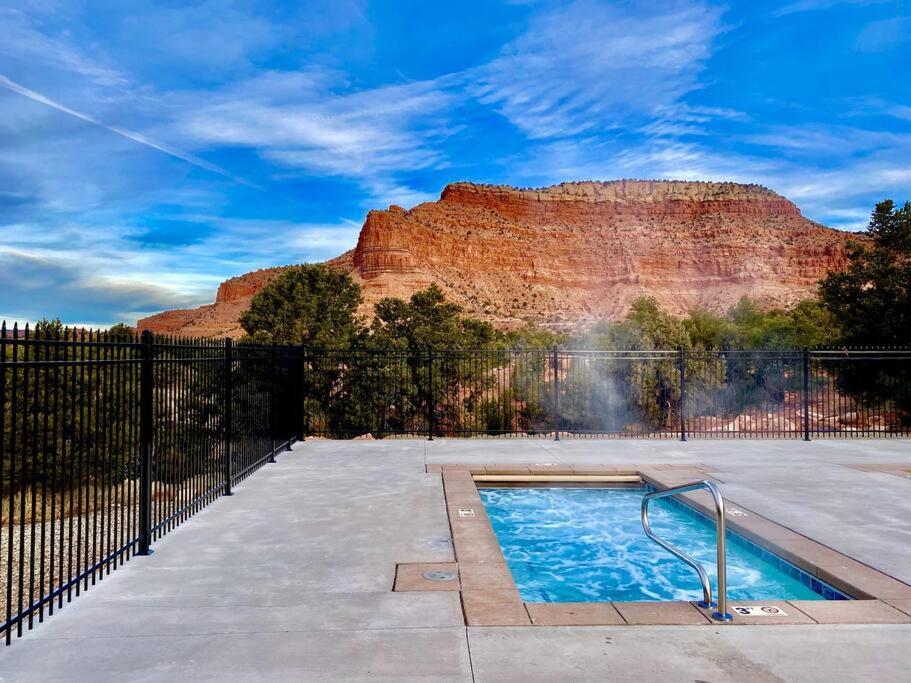 Beautiful Group Lodge With Private Pool In Kanab, Ut Exterior photo