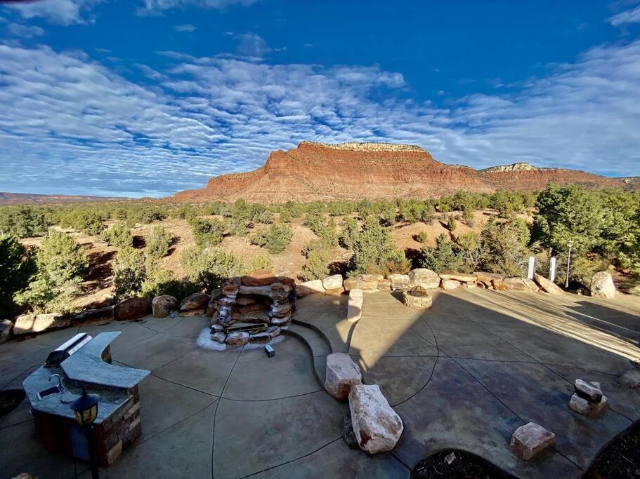 Beautiful Group Lodge With Private Pool In Kanab, Ut Exterior photo