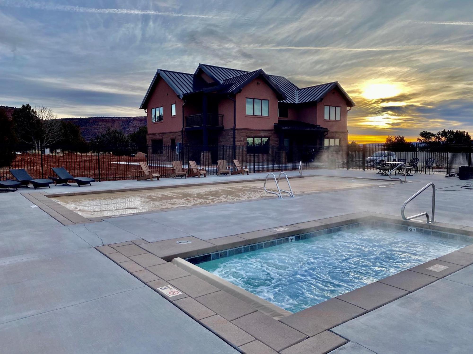 Beautiful Group Lodge With Private Pool In Kanab, Ut Exterior photo