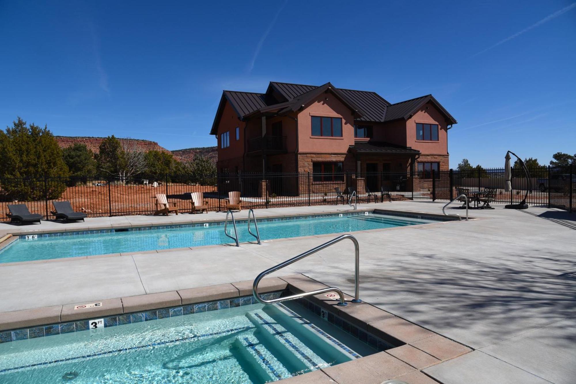 Beautiful Group Lodge With Private Pool In Kanab, Ut Exterior photo