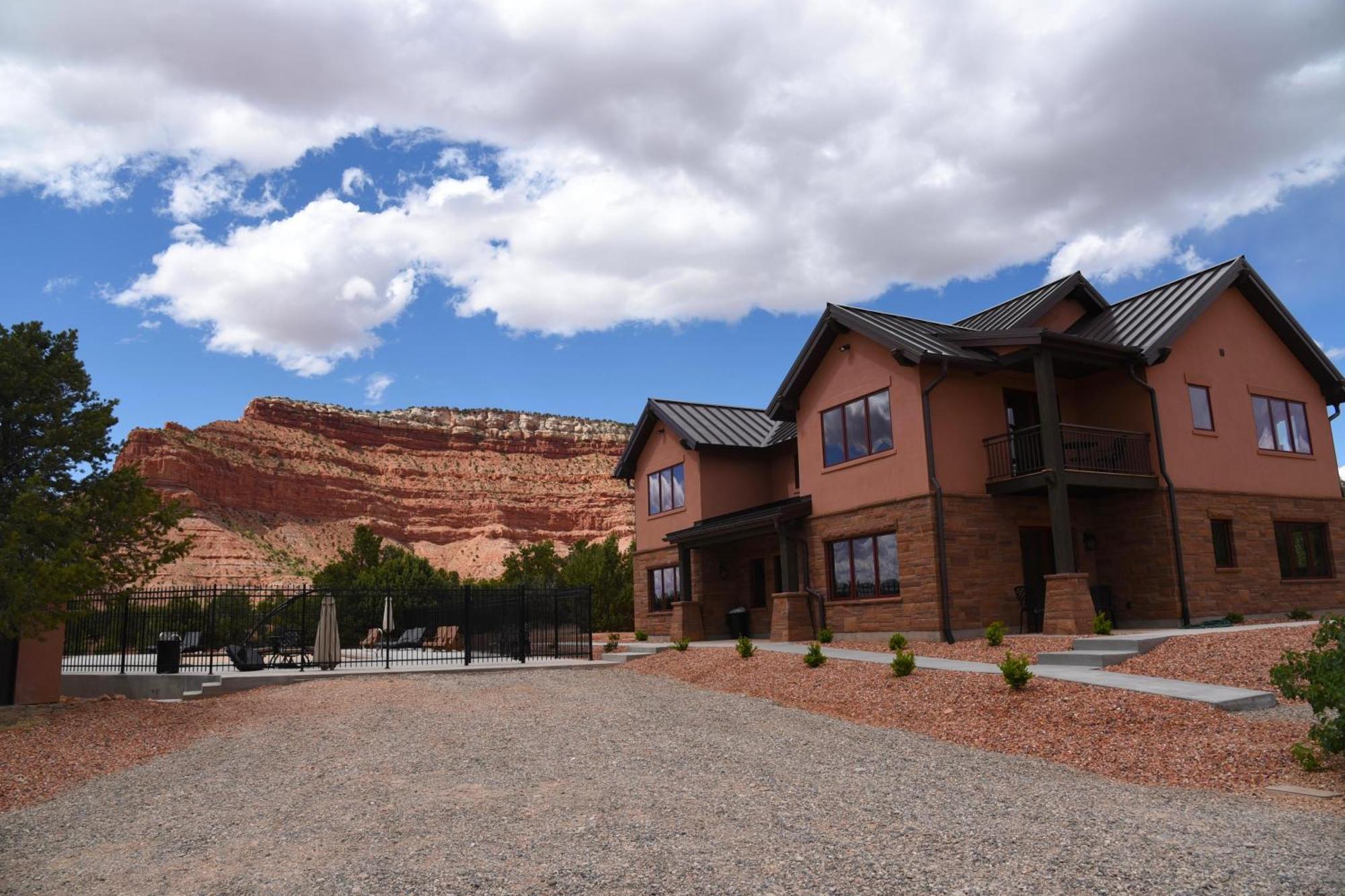 Beautiful Group Lodge With Private Pool In Kanab, Ut Exterior photo